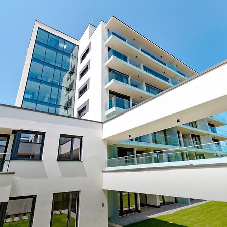 Clyde-Premium Lelle Waterfront Private Apartment Balatonlelle Exterior photo
