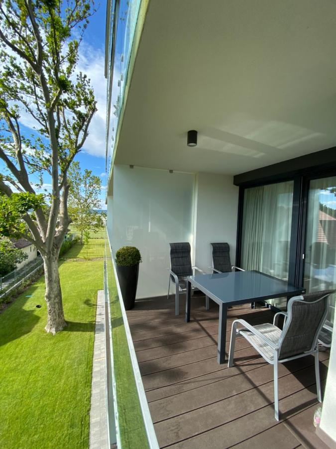Clyde-Premium Lelle Waterfront Private Apartment Balatonlelle Exterior photo