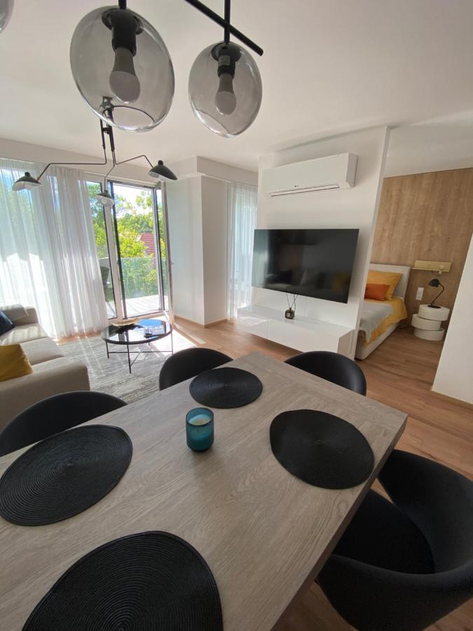Clyde-Premium Lelle Waterfront Private Apartment Balatonlelle Exterior photo